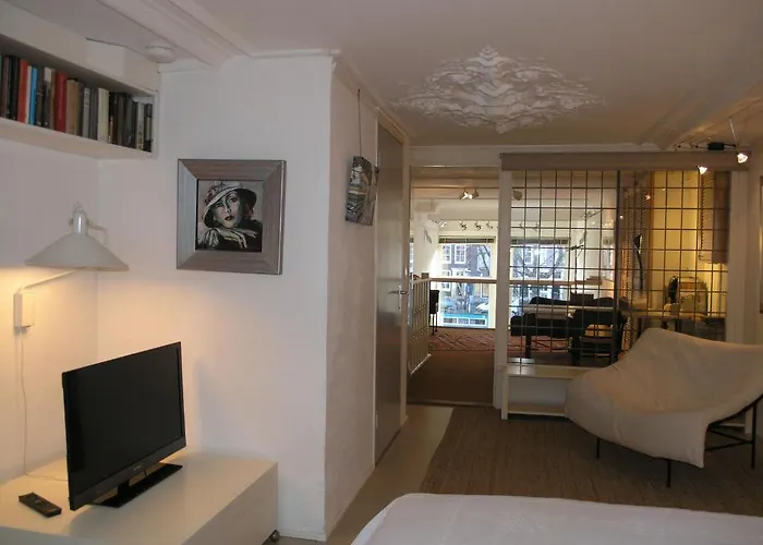 Singel 100 Bed and Breakfast